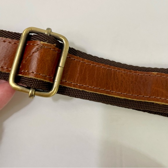 Jack & Chris Mens or Women’s  Brown Leather Crossbody Bag with Multiple Pockets - Picture 6 of 14